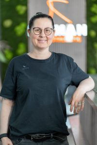 Kleman Physiotherapie Leverkusen: Portrait von Rezeptionistin Beate Schönberg