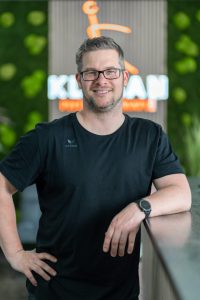 Kleman Physiotherapie Leverkusen: Portrait von Physiotherapeut Pascal Angermund